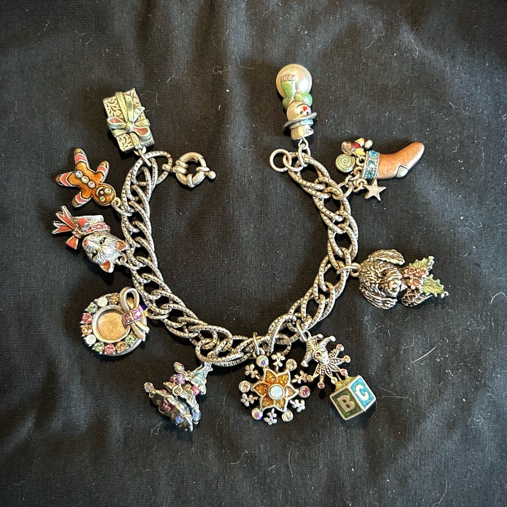Sweet Romance Silver Colored Christmas Charm Bracelet